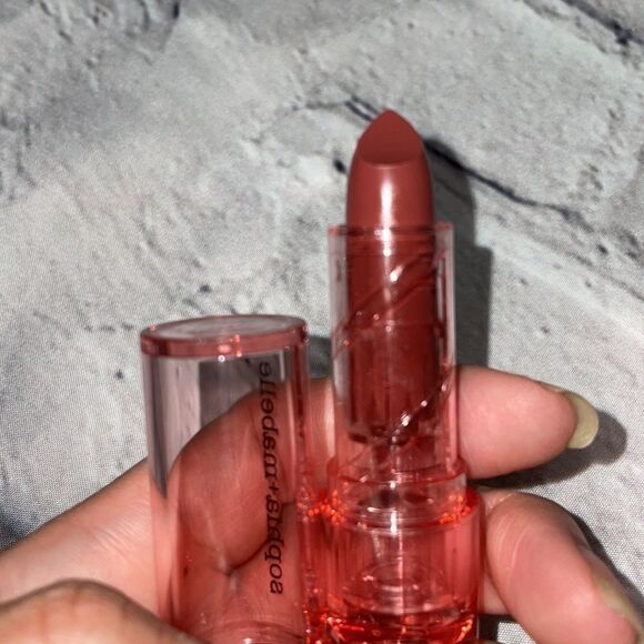 4/$25 Hydrating Hybrid Lipstick Sophia + Mabelle - Picture 3 of 4
